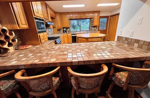 Freshwater House | 4 Bedrooms @ the Road’s End - Redwoods, Orchards, Sauna, HotTub