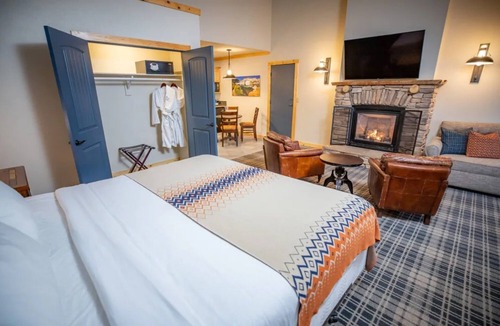 Mammoth Lakes Hotel | 4 Charming Alpine Units Near Devils Postpile & Sherwin Lakes for Exploration