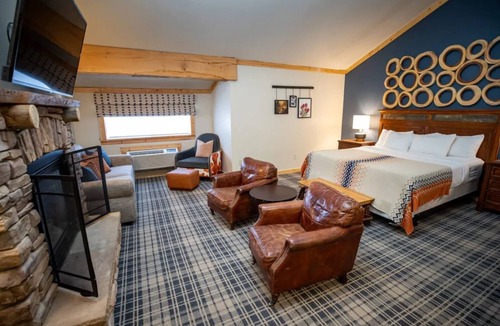 Mammoth Lakes Hotel | 4 Charming Alpine Units Near Devils Postpile & Sherwin Lakes for Exploration