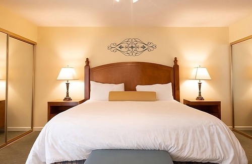 San Diego Country Estates Hotel | 4 Family Units | Pool & Free Onsite Parking | Near Ramona Winery