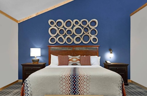 Mammoth Lakes Hotel | 4 Relaxing Mountain View Units Near Trails & Mammoth Ski Areas for Getaways!