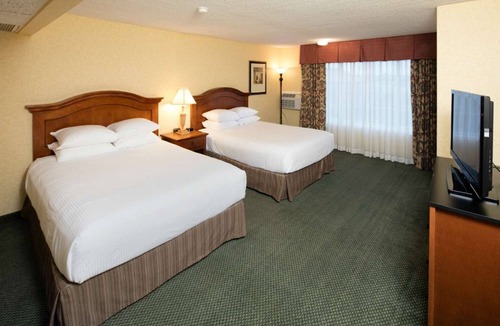 Downtown Hotel | 4 Units | Relaxing Stay in Pet-Friendly Rooms with 2 Queen Beds in Hwy 101