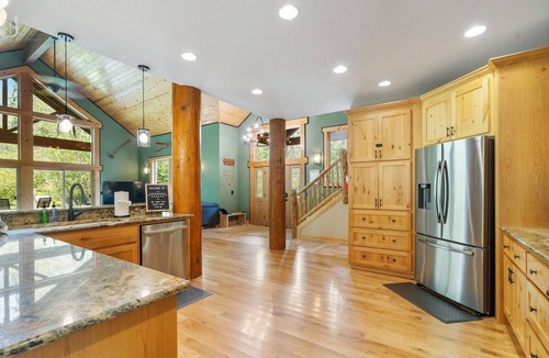 Mount Hood Village House | 4000sqft, 1-acre Custom Cabin Retreat w Game Room, Hot Tub & Sauna @Mt Hood