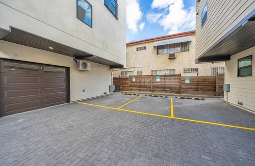Rampart Village Condo | 4bd 2730