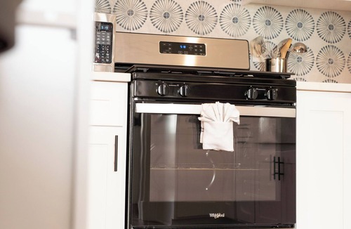 El Rancho House | 4BR Home w EV Charger, Outdoor 75" TV & Backyard Oasis Near Disney, SoFi & more