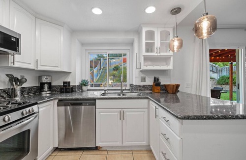 Bay Terraces Apartment | 4BR Oasis with Spa in Bay Terraces