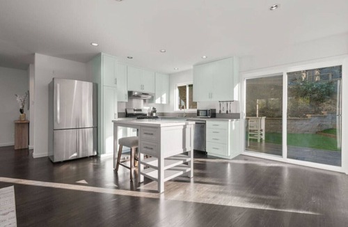 Tamalpais-Homestead Valley House | 4BR Retreat near Muir Woods w/Hot Tub & Views
