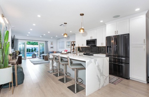 Westchester House | 4BR retreat with private pool & Spa minutes from Sofi, LAX and beaches.