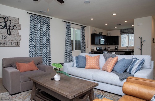 Merced House | 5 bed Modern, Cozy, Efficient North Merced Retreat near hospitals and UC Merced