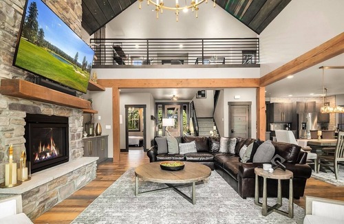 Cle Elum House | 5 Star Luxury Crafted for Your Unforgettable Memories + 1PM Check In/Out