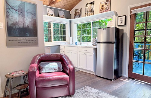 Guerneville Cottage | 5 STAR! Romance at the Russian River~HotTub~FireTable~Dog–Guerneville Cottage