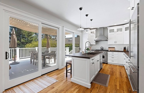 Eastside Santa Cruz Cottage | 5BR Santa Cruz Beach House — Steps to Twin Lakes Beach - Deck & Yard - Sleeps 12