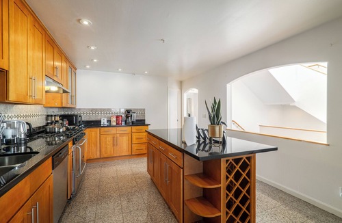 Daly City House | 5BR Spacious house Walk to Daly City BART - Easy Access to SF