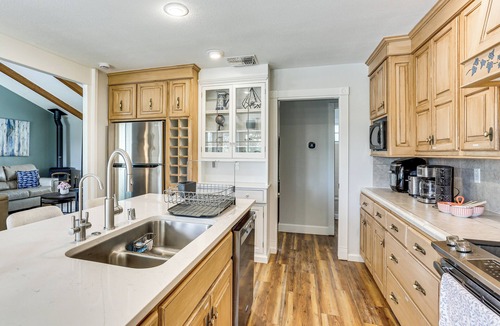 Columbia House | 8-Acre Retreat: Pool & Stunning Mt Lassen View!