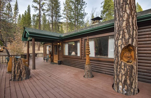 North Wawona Cabin | (93R) Deer Lodge at The Redwoods In Yosemite