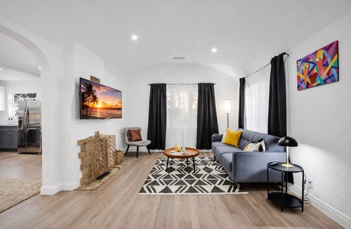 North Central House | A cozy, private Pasadena home offering comfort, fast Wi-Fi, and a prime location just minutes from the Rose Bowl and Old Town.
