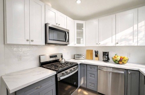 North Central House | A cozy, private Pasadena home offering comfort, fast Wi-Fi, and a prime location just minutes from the Rose Bowl and Old Town.