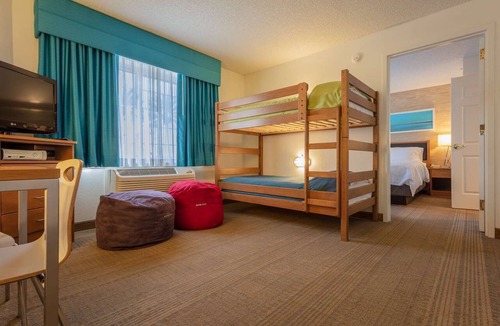 Anaheim Resort Hotel | A Magical Vacation Awaits! Close to Disneyland with Fitness Center!