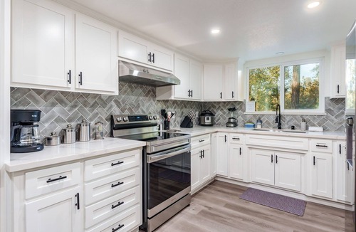 Oakhurst House | A Modern Hideaway - with hot tub, game room, and more!