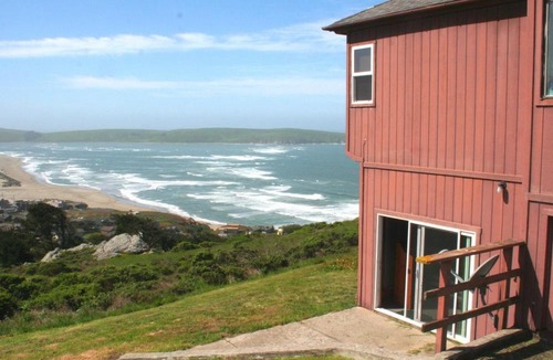 Dillon Beach House | Abalone Alcove! Hot Tub! Pool Table! AMAZING VIEWS! Fast WiFi! Dog Friendly!