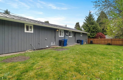 South Westside Apartment | AC IN UNIT Modern 2 bedroom remodel walking distance to downtown