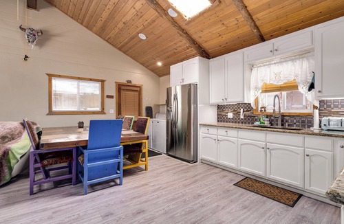 Big Bear City Cabin | AC, Walk 2 Lake, Go Karts, Dining & Shops, King Bed, 55" TVs+Fenced Yard 4 Pet!