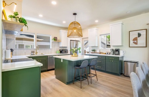 Miller Park House | AC · Walks to Cap Hill · Parking · Newly Renovated