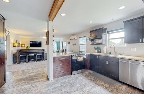 Long Beach House | Acreage with sauna, hot tub, firepit, separate studio - beach nearby & dogs OK