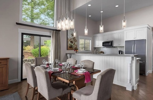 Napa Hotel | Add This To Your Vacation Stop! Pool & Golf Course, Near Garfield Park!