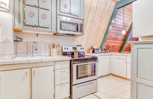 Marmot Cabin | Adorable A-frame cabin w/nearby river access, game room, wood stove, firepit