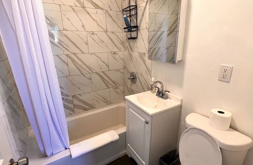 Westlake Apartment | Adorable studio with AC in sunny Los Angeles