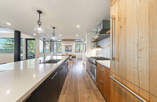 Tahoma House | Aerial Grace Lakeside by Tahoe Getaways – 4BR w/Private Beach, Pier, & Buoy!