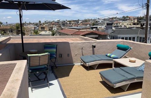 Hermosa Beach House | Affordable Hermosa Beach 2BR, 450ft from Sand, 2 blocks to Pier.