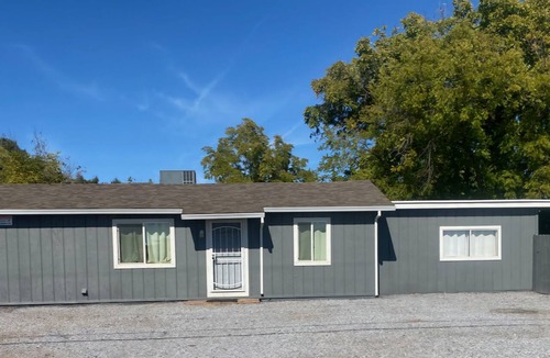 Pacheco House | Airport Express