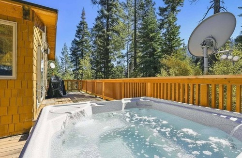 Alpine Meadows House | Alpine Adventure by Tahoe Getaways - Ski Shuttle, Hot Tub + Pet Friendly