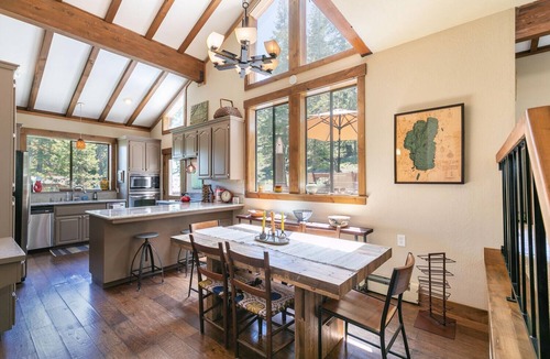 Alpine Meadows House | Alpine Meadows Escape by Tahoe Getaways - Sunny and Quiet w Ski Shuttle