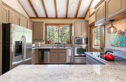 Alpine Meadows House | Alpine Meadows Escape by Tahoe Getaways - Sunny and Quiet w Ski Shuttle