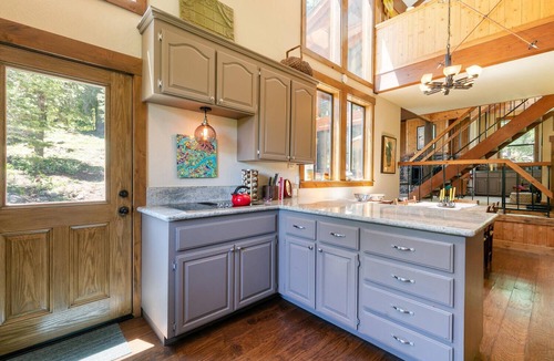 Alpine Meadows House | Alpine Meadows Escape by Tahoe Getaways - Sunny and Quiet w Ski Shuttle