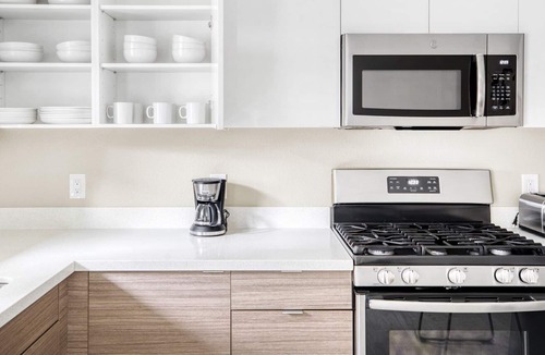 Campbell Apartment | Amazing Campbell 1BR w/ Gym, Spa & W/D, walk to WF & TJ, by Blueground