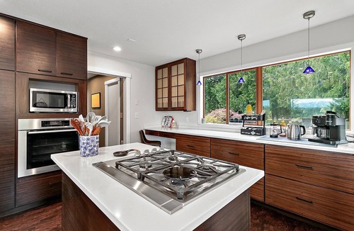 Auburn House | Amazing Mt. Rainier Views | Pool | Family Get Away