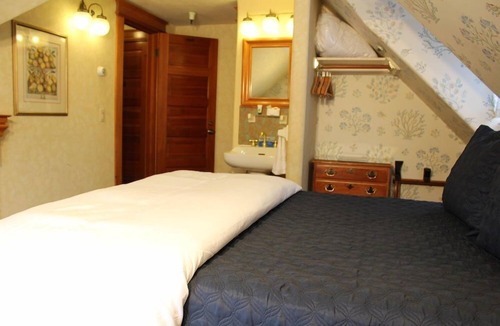 Pacific Grove Hotel | AMAZING OCEAN VIEWS - QUEEN, TWIN and LIVING ROOM
