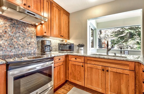 Truckee Condo | Amazing View! Spacious and Updated Cabin/Condo at Tahoe Donner.