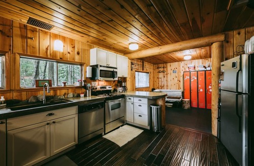 Index Cabin | Amos- Iconic River front+Hot Tub+Sauna+Cold Plunge