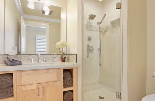 Lodi House | Annadan Suites is the beautifully located vineyard getaway of your dreams.