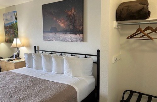 Chester Hotel | Antlers Inn