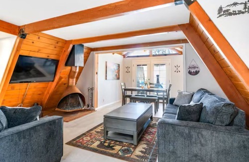 Arrowbear Lake Cabin | ArrowBear Ranch-2 Bedroom Home w/Wifi and Jacuzzi
