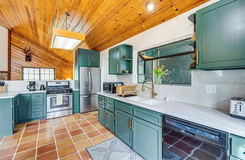 Cedar Ridge Cabin | Arts, History & Adventure! Gold Country Getaway