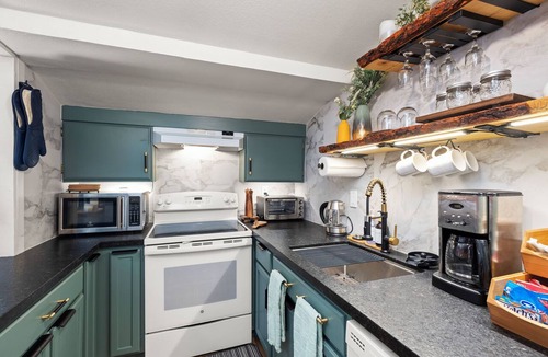 Bear Valley Condo | Ascend Remodeled Condo, SummerFun, Bear&Alpine Lake, across musical festival