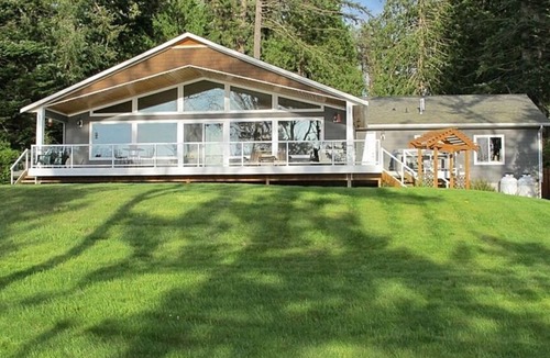 Camano Island House | Awesome sunsets, kayaks, firepit, hot tub, big fenced lawn, crab boat and buoy!
