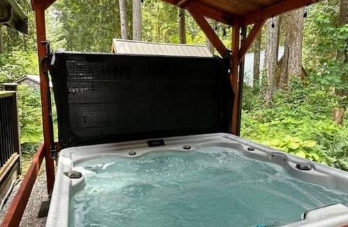 Glacier Cabin | Baker Bliss Chalet-Game Room, Hot Tub, EV Charger